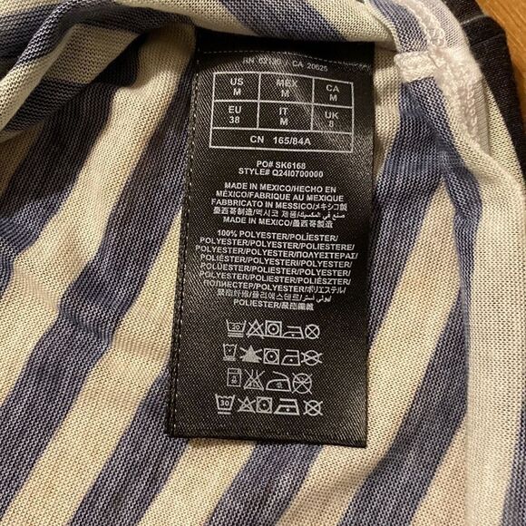 Guess Women's Black White Striped Floral Short Sleeve Top (Size Medium) - Picture 8 of 9